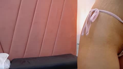 mia online show from November 10, 2:20 pm