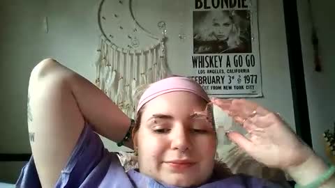 bri online show from April 4, 9:44 pm