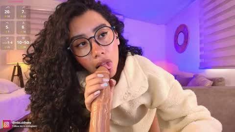 Amy Olivera online show from April 1, 1:41 pm