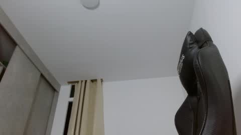 hanna    online show from April 9, 4:38 am