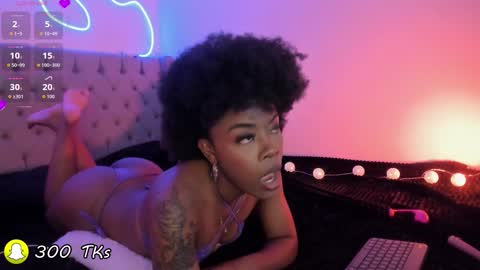 Tay Tay Independent Model   online show from February 18, 5:40 am