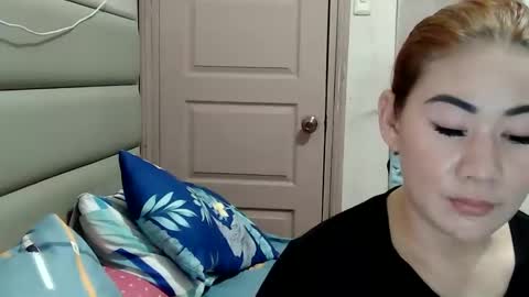 HOT MOMMY ZEPHYR online show from April 17, 8:50 am