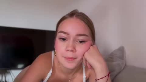 Ameliahs online show from September 16, 3:15 pm