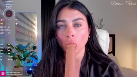 Bianca Torres online show from February 25, 2:25 am