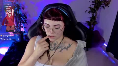 Snapshot of misscharlottte_18 chatting on February 6, 10:25 am Missy Charlottte.  Hey remember to give me a thumbs up ty online show from February 6, 10:25 am