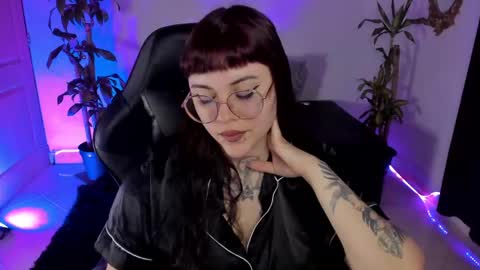 Snapshot of misscharlottte_18 chatting on March 5, 4:34 am Missy Charlottte.  Hey remember to give me a thumbs up ty online show from March 5, 4:34 am