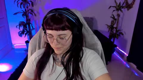 Snapshot of misscharlottte_18 chatting on February 27, 9:50 am Missy Charlottte.  Hey remember to give me a thumbs up ty online show from February 27, 9:50 am