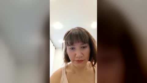 Elise online show from March 3, 6:42 am