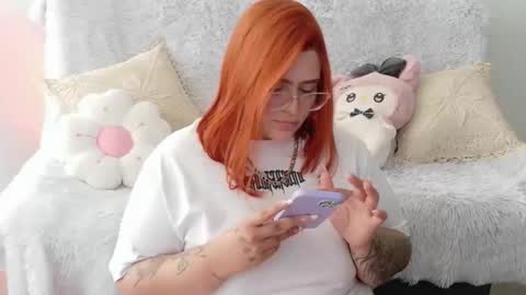missevans_ online show from April 14, 8:23 pm