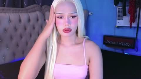 im your queen steffie online show from July 14, 11:59 am