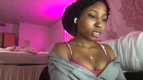 missmarimac online show from February 2, 5:37 am