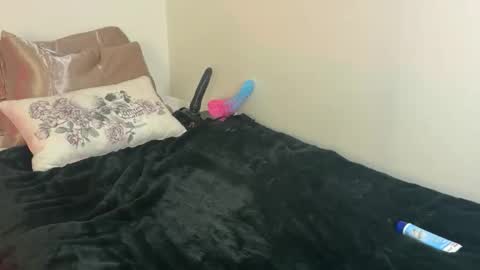 missmarinamay online show from December 14, 12:06 am