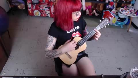 Miss Mia online show from February 11, 8:01 pm