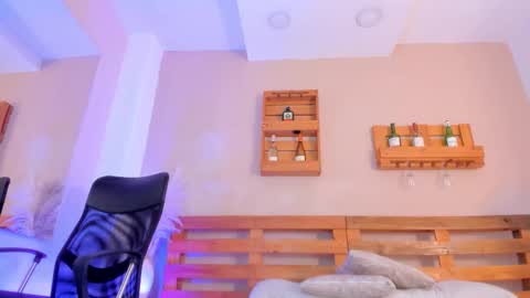 Mia  online show from November 5, 11:45 am