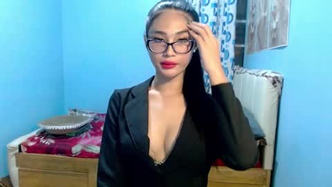 missminervaa online show from July 1, 1:42 pm
