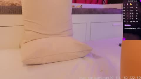 Snapshot of missqueenlust chatting on January 11, 6:03 am missqueenlust online show from January 11, 6:03 am