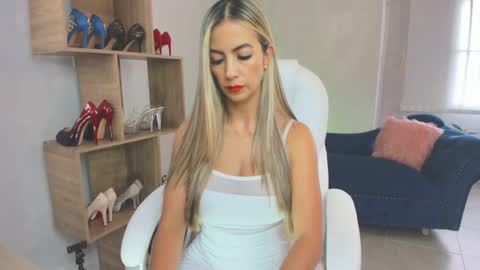 Miss Rhodes online show from March 3, 8:00 pm