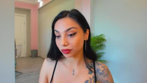 Sienna online show from April 19, 5:30 am