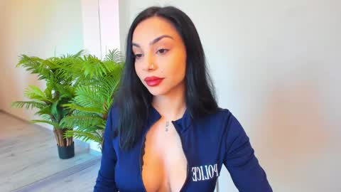 Sienna online show from April 20, 6:05 am