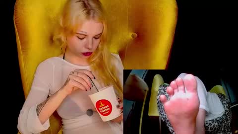 Snapshot of missslola chatting on October 8, 3:07 pm Misss Lola Angel online show from October 8, 3:07 pm