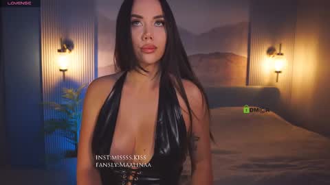 Missss kiss online show from October 15, 7:15 pm