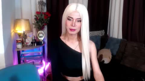 Stella online show from April 15, 3:48 pm