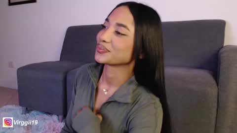 missvirggii online show from March 12, 1:36 am