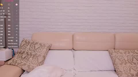 missxcaprice online show from April 8, 4:48 am