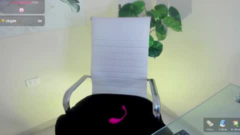 Miss online show from March 8, 2:04 am