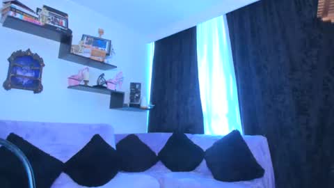missyuliaslut online show from June 26, 4:12 pm