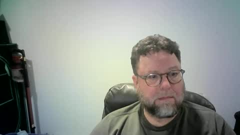 Snapshot of mister_happy567 chatting on September 25, 7:15 am Mr. Happy online show from September 25, 7:15 am