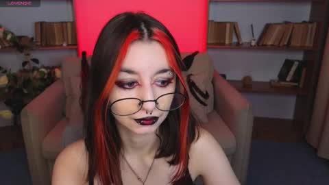 Marcelline online show from December 4, 10:26 am