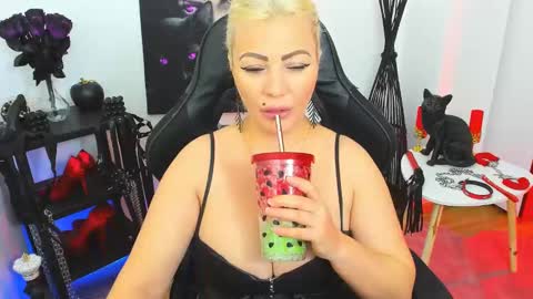Miss CatSnow online show from January 9, 12:30 pm