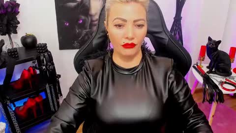 Miss CatSnow online show from February 7, 1:53 pm
