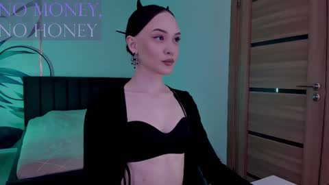 Mistress Mia online show from November 5, 8:55 pm