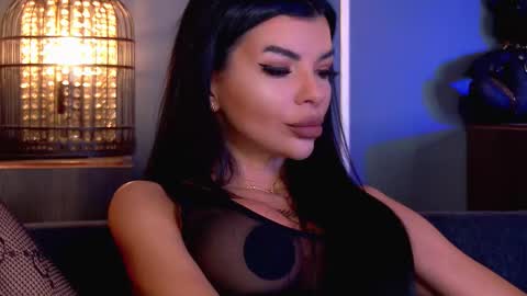 Elenia online show from November 25, 1:32 pm