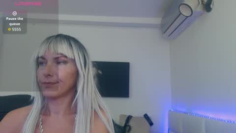 Snapshot of mistressevelyn_ chatting on September 27, 6:05 pm MistressEvelyn  online show from September 27, 6:05 pm