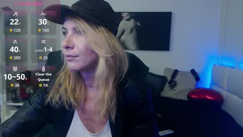 Snapshot of mistressevelyn_ chatting on September 28, 7:45 pm MistressEvelyn  online show from September 28, 7:45 pm