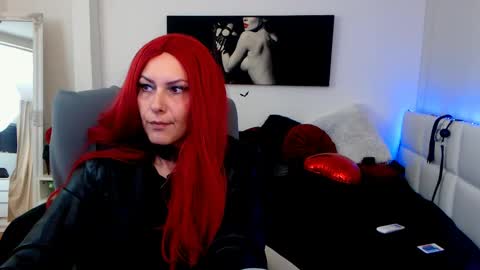 Snapshot of mistressevelyn_ chatting on March 3, 5:20 am MistressEvelyn  online show from March 3, 5:20 am