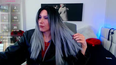 Snapshot of mistressevelyn_ chatting on February 17, 3:25 am MistressEvelyn  online show from February 17, 3:25 am