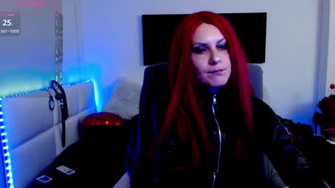 Snapshot of mistressevelyn_ chatting on March 12, 5:24 am MistressEvelyn  online show from March 12, 5:24 am