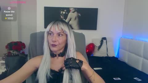 Snapshot of mistressevelyn_ chatting on October 21, 7:57 am MistressEvelyn  online show from October 21, 7:57 am