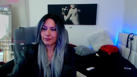 Snapshot of mistressevelyn_ chatting on February 17, 6:31 am MistressEvelyn  online show from February 17, 6:31 am