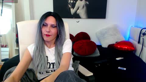 Snapshot of mistressevelyn_ chatting on February 20, 1:40 pm MistressEvelyn  online show from February 20, 1:40 pm