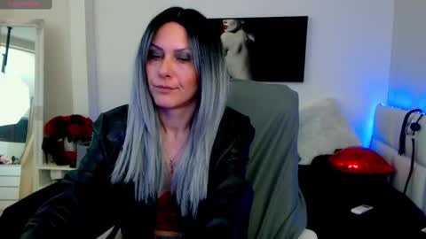 Snapshot of mistressevelyn_ chatting on February 24, 4:05 am MistressEvelyn  online show from February 24, 4:05 am