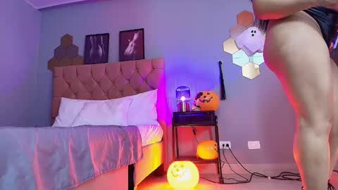 Snapshot of mistressscarlet_ls chatting on October 22, 1:57 pm Scarlet online show from October 22, 1:57 pm
