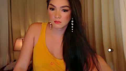 Leah online show from April 21, 9:33 pm