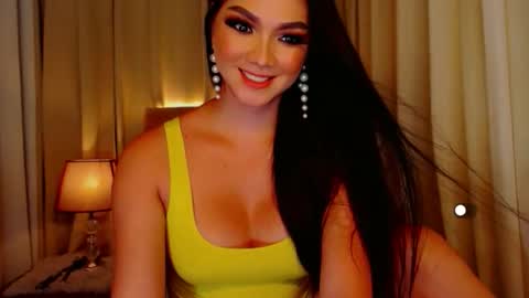 Leah online show from April 15, 9:15 pm