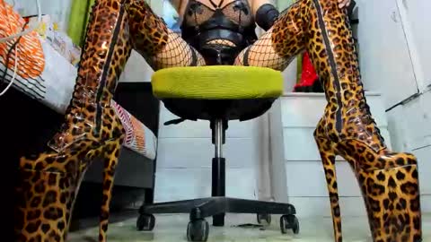 Tiffany online show from December 22, 8:32 am