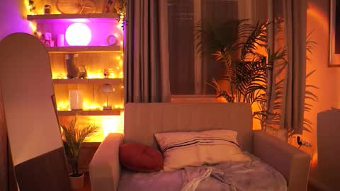 Miu Meow online show from September 20, 6:55 pm